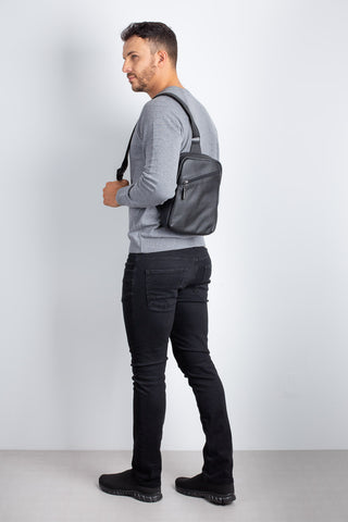 Mini mochila transversal de couro Eric - Enluaze - Bolsas, Mochilas e Acessórios em Couro Legítimo