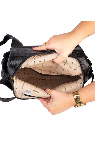 Mochila antifurto de couro croco Suelen - Enluaze - Bolsas, Mochilas e Acessórios em Couro Legítimo