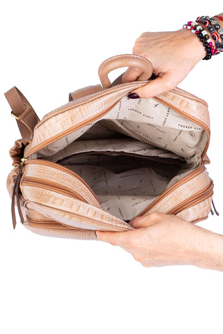 Mochila feminina de couro croco Zaya - Enluaze - Bolsas, Mochilas e Acessórios em Couro Legítimo