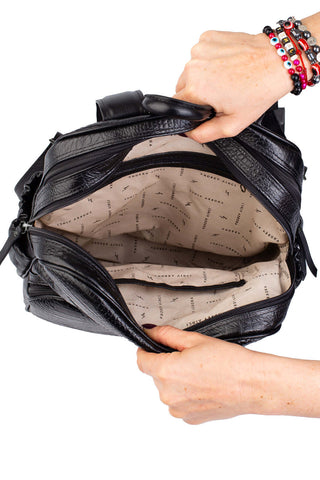 Mochila feminina de couro croco grafite Zaya - Enluaze - Bolsas, Mochilas e Acessórios em Couro Legítimo