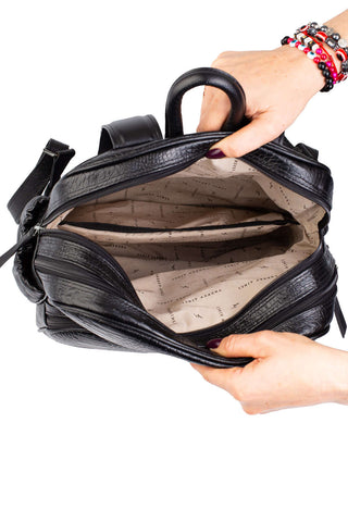 Mochila feminina de couro croco grafite Zaya - Enluaze - Bolsas, Mochilas e Acessórios em Couro Legítimo