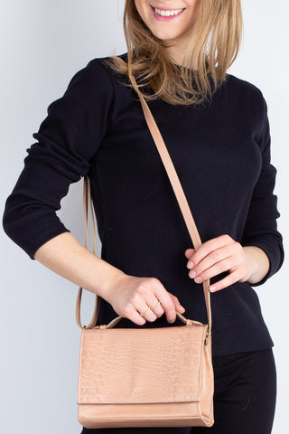 Bolsa pequena transversal de couro croco Deise - Enluaze - Bolsas, Mochilas e Acessórios em Couro Legítimo