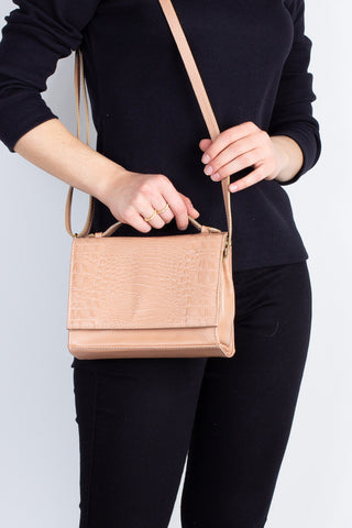 Bolsa pequena transversal de couro croco Deise - Enluaze - Bolsas, Mochilas e Acessórios em Couro Legítimo