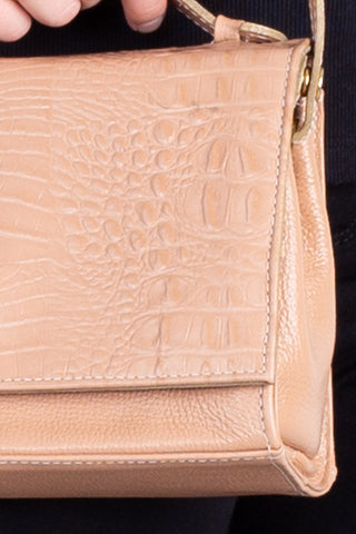Bolsa pequena transversal de couro croco Deise - Enluaze - Bolsas, Mochilas e Acessórios em Couro Legítimo