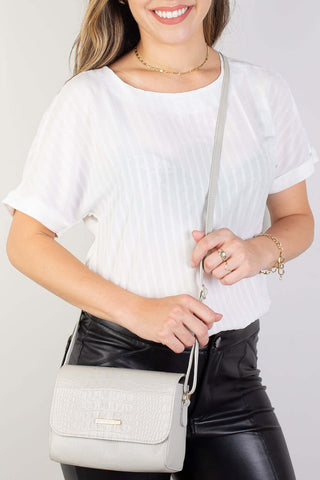 Mini bolsa transversal de couro croco Josi - Enluaze - Bolsas, Mochilas e Acessórios em Couro Legítimo