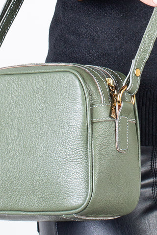 Bolsa quadrada pequena de couro liso Diana - Enluaze - Bolsas, Mochilas e Acessórios em Couro Legítimo