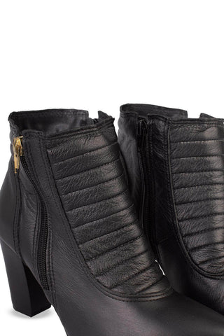 Bota cano médio de couro matelassê 6582 - Enluaze - Bolsas, Mochilas e Acessórios em Couro Legítimo