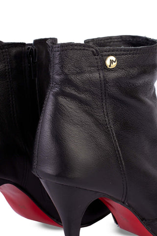 Bota de couro cano curto com salto fino 6583 - Enluaze - Bolsas, Mochilas e Acessórios em Couro Legítimo