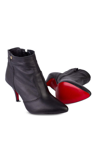 Bota de couro cano curto com salto fino 6583 - Enluaze - Bolsas, Mochilas e Acessórios em Couro Legítimo