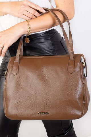 Bolsa básica de ombro em couro liso Débora - Enluaze - Bolsas, Mochilas e Acessórios em Couro Legítimo