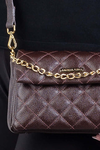 Bolsa de couro com corrente matelassê Giulia - Enluaze - Bolsas, Mochilas e Acessórios em Couro Legítimo