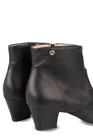 Bota cano curto com salto 7566 - Enluaze - Bolsas, Mochilas e Acessórios em Couro Legítimo