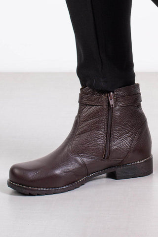 Bota cano curto em couro com fivela 7602 - Enluaze - Bolsas, Mochilas e Acessórios em Couro Legítimo