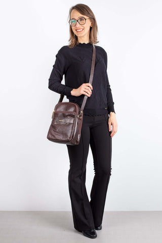 Bolsa transversal de couro liso com divisórias Fernanda - Enluaze - Bolsas, Mochilas e Acessórios em Couro Legítimo