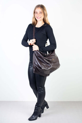 Bolsa saco grande de couro liso Cassia - Enluaze - Bolsas, Mochilas e Acessórios em Couro Legítimo