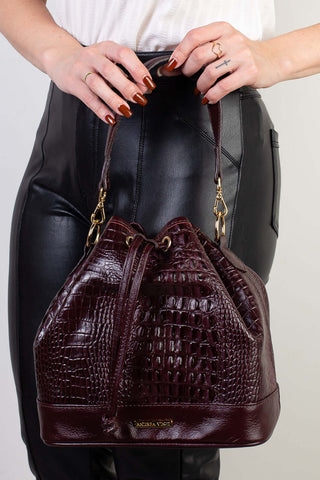 Bolsa saco em couro croco Nadia - Enluaze - Bolsas, Mochilas e Acessórios em Couro Legítimo