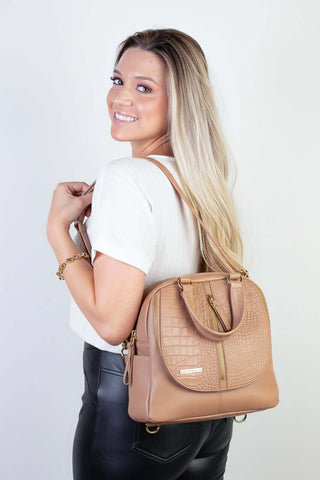 Bolsa mochila 2 em 1 em couro croco Marina - Enluaze - Bolsas, Mochilas e Acessórios em Couro Legítimo