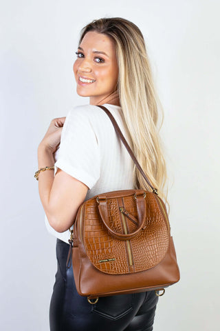 Bolsa mochila 2 em 1 em couro croco Marina - Enluaze - Bolsas, Mochilas e Acessórios em Couro Legítimo