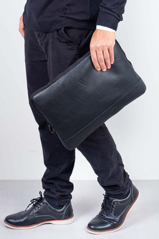 Case de couro para notebook de 15.6" Guto - Enluaze - Bolsas, Mochilas e Acessórios em Couro Legítimo