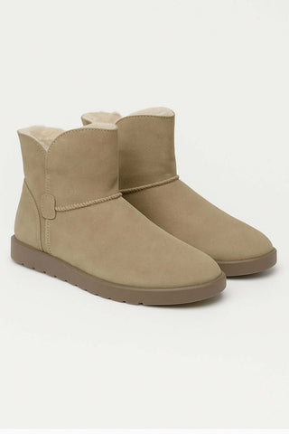 Bota pantufa peluciada cano curto Zuli