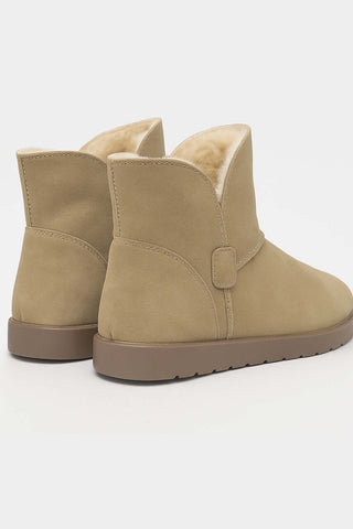 Bota pantufa peluciada cano curto Zuli