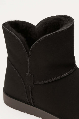 Bota pantufa peluciada cano curto Zuli