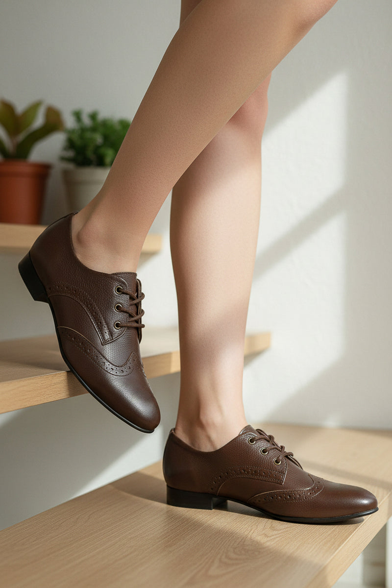 Sapato feminino Oxford em couro detalhes 0211