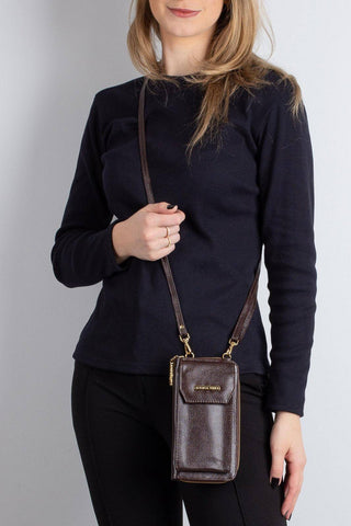 Carteira feminina de couro liso com alça Rafa 19x10,5cm - Enluaze - Bolsas, Mochilas e Acessórios em Couro Legítimo