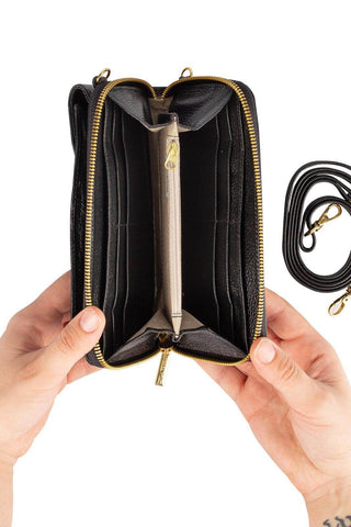 Carteira feminina de couro liso com alça Rafa 19x10,5cm - Enluaze - Bolsas, Mochilas e Acessórios em Couro Legítimo