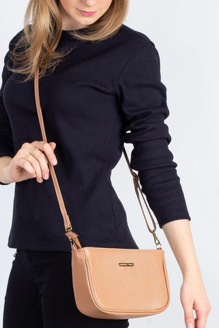 Bolsa tiracolo pequena de couro liso Iria - Enluaze - Bolsas, Mochilas e Acessórios em Couro Legítimo