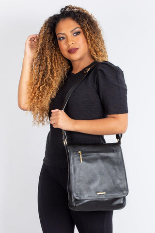 Bolsa transversal grande de couro liso Karina - Enluaze - Bolsas, Mochilas e Acessórios em Couro Legítimo
