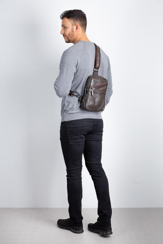 Mini mochila transversal de couro Eric - Enluaze - Bolsas, Mochilas e Acessórios em Couro Legítimo