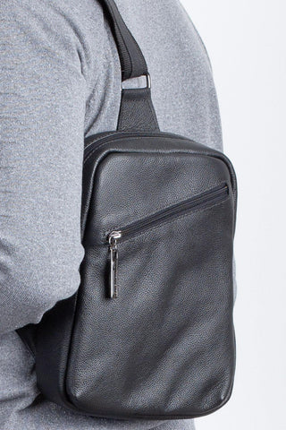 Mini mochila transversal de couro Eric - Enluaze - Bolsas, Mochilas e Acessórios em Couro Legítimo