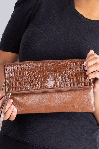 Clutch de couro croco Nikki - Enluaze - Bolsas, Mochilas e Acessórios em Couro Legítimo