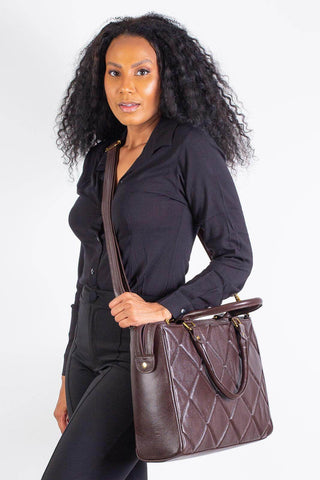 Pasta feminina de couro liso Esther - Enluaze - Bolsas, Mochilas e Acessórios em Couro Legítimo