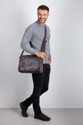 Pasta carteiro de couro Cláudio - Enluaze - Bolsas, Mochilas e Acessórios em Couro Legítimo