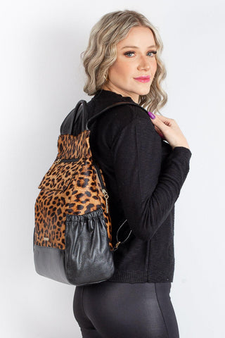 Mochila antifurto de couro estampado Suelen - Enluaze - Bolsas, Mochilas e Acessórios em Couro Legítimo