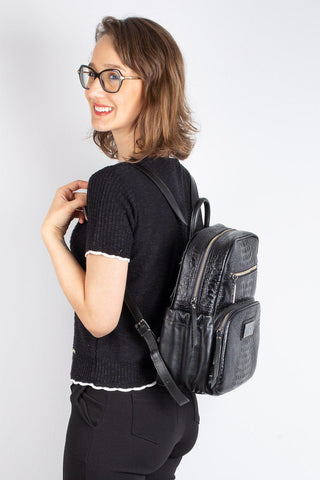 Mochila pequena de couro croco grafite Zoey - Enluaze - Bolsas, Mochilas e Acessórios em Couro Legítimo
