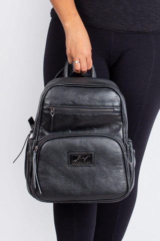 Mochila pequena de couro liso grafite Zoey - Enluaze - Bolsas, Mochilas e Acessórios em Couro Legítimo