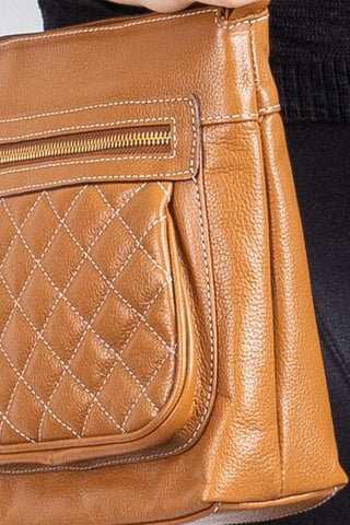Bolsa transversal matelassê de couro liso Bia - Enluaze - Bolsas, Mochilas e Acessórios em Couro Legítimo