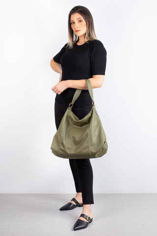Bolsa saco grande de couro liso Cris - Enluaze - Bolsas, Mochilas e Acessórios em Couro Legítimo