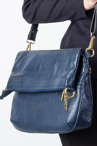 Bolsa tiracolo grande de couro liso Cida - Enluaze - Bolsas, Mochilas e Acessórios em Couro Legítimo