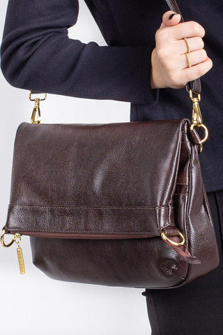 Bolsa tiracolo grande de couro liso Cida - Enluaze - Bolsas, Mochilas e Acessórios em Couro Legítimo