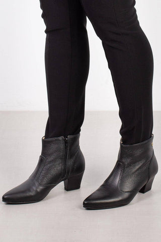 Bota cano curto com salto 7566 - Enluaze - Bolsas, Mochilas e Acessórios em Couro Legítimo