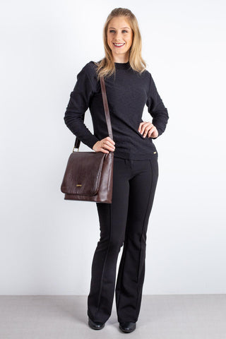 Bolsa transversal em couro liso com tampa Isadora - Enluaze - Bolsas, Mochilas e Acessórios em Couro Legítimo