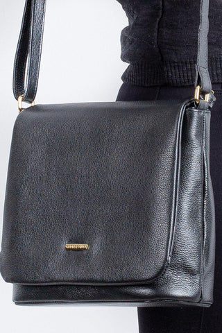Bolsa transversal em couro liso com tampa Isadora - Enluaze - Bolsas, Mochilas e Acessórios em Couro Legítimo