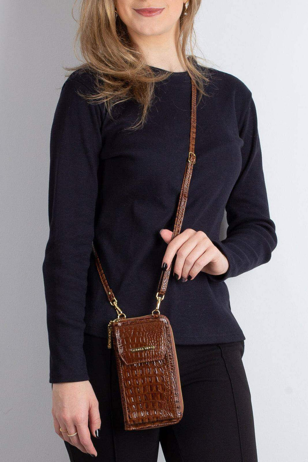 Carteira feminina de couro croco com alça Rafa 19x10,5cm - Enluaze