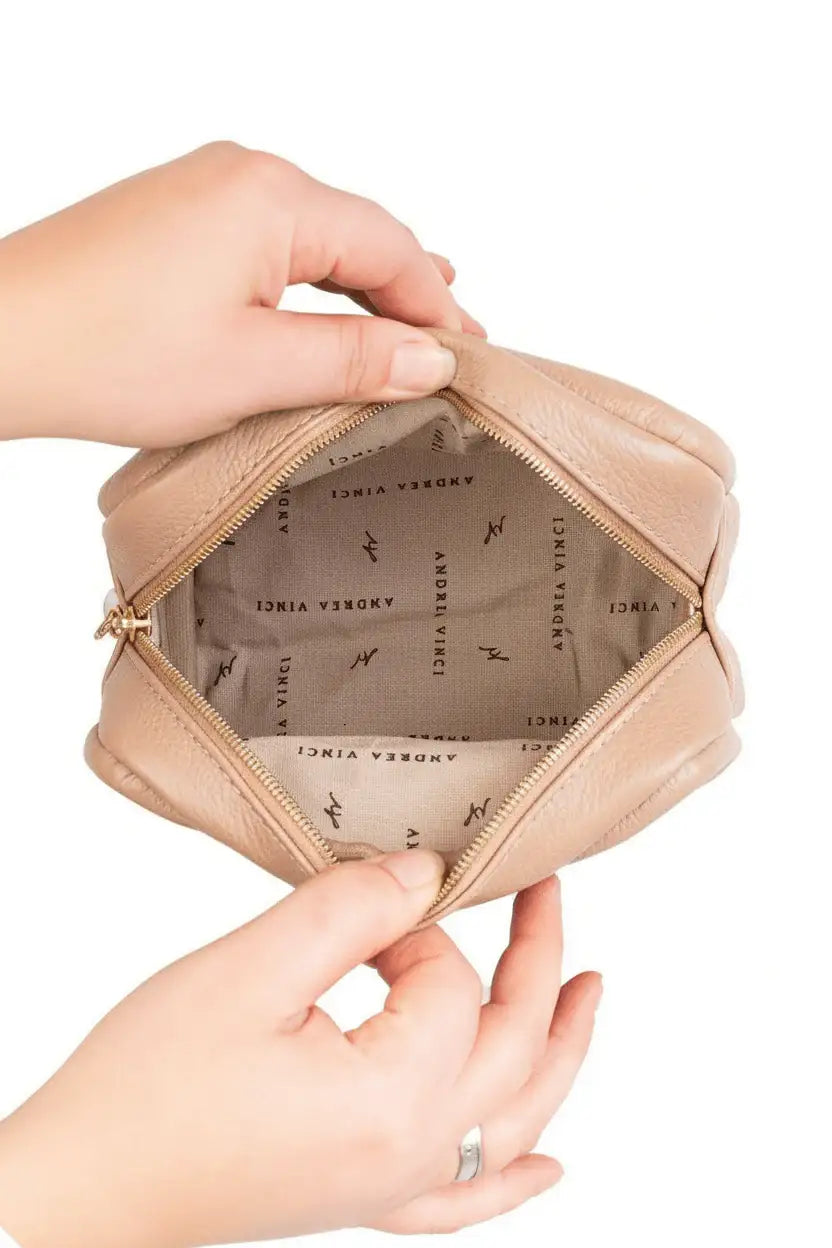 Necessaire de couro liso Dara 14x18x9cm - Enluaze