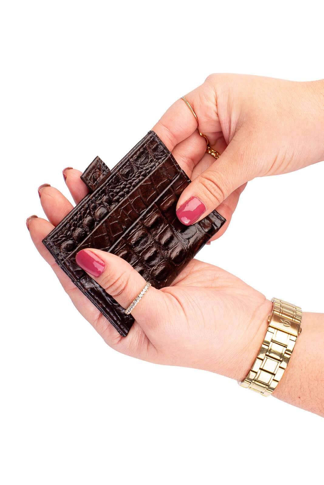 Porta cartões de couro croco Ianna 8x10cm - Enluaze