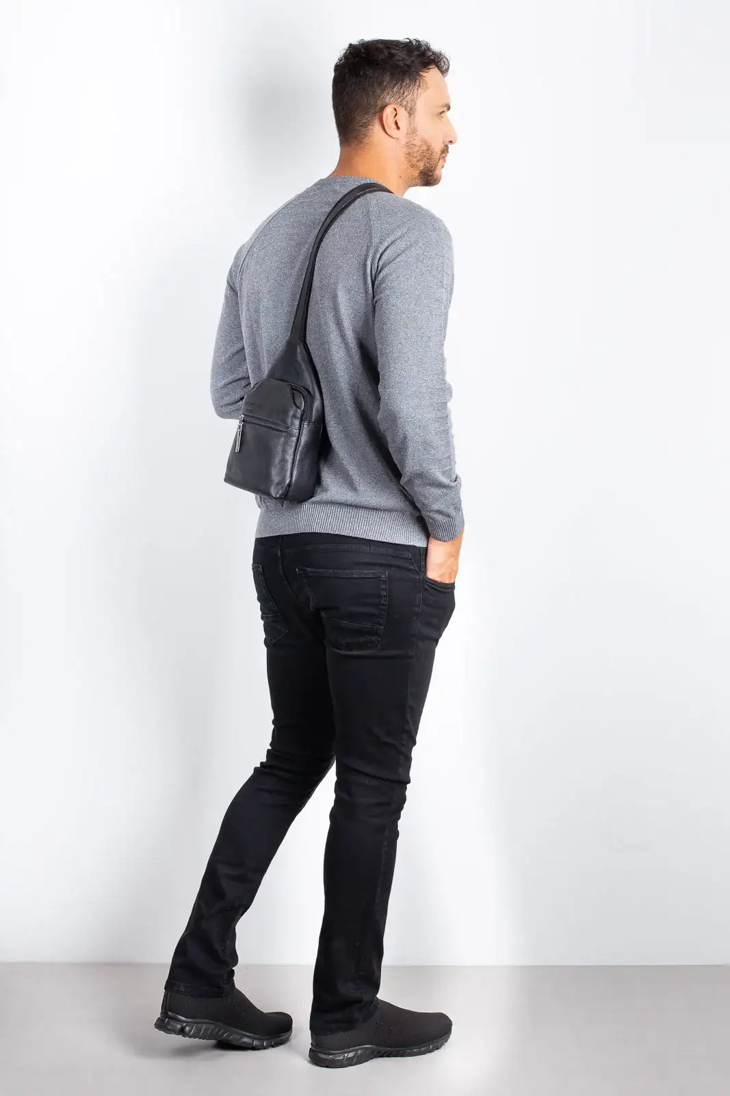 Mini mochila transversal de couro Jeff - Enluaze